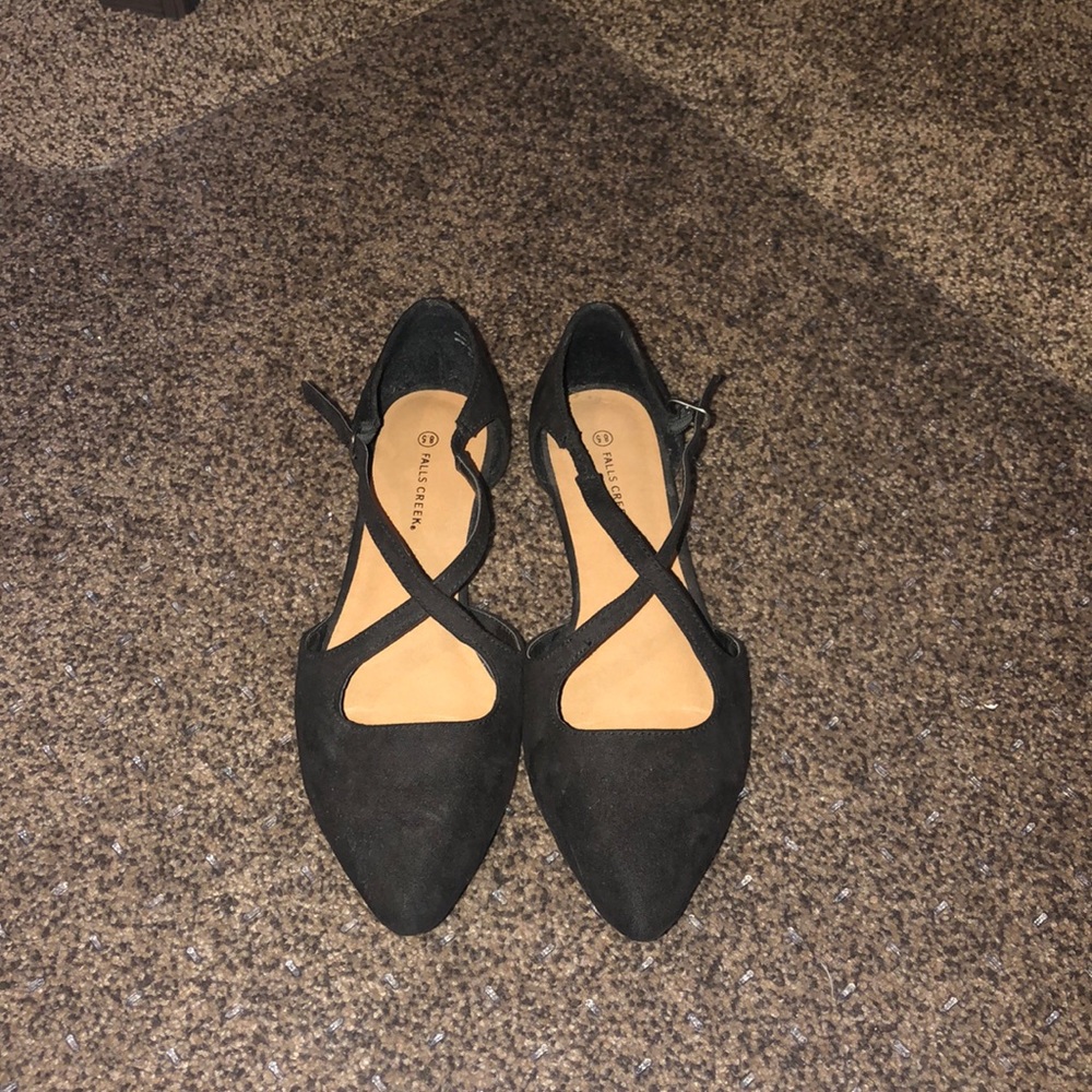 Women’s black dress flat